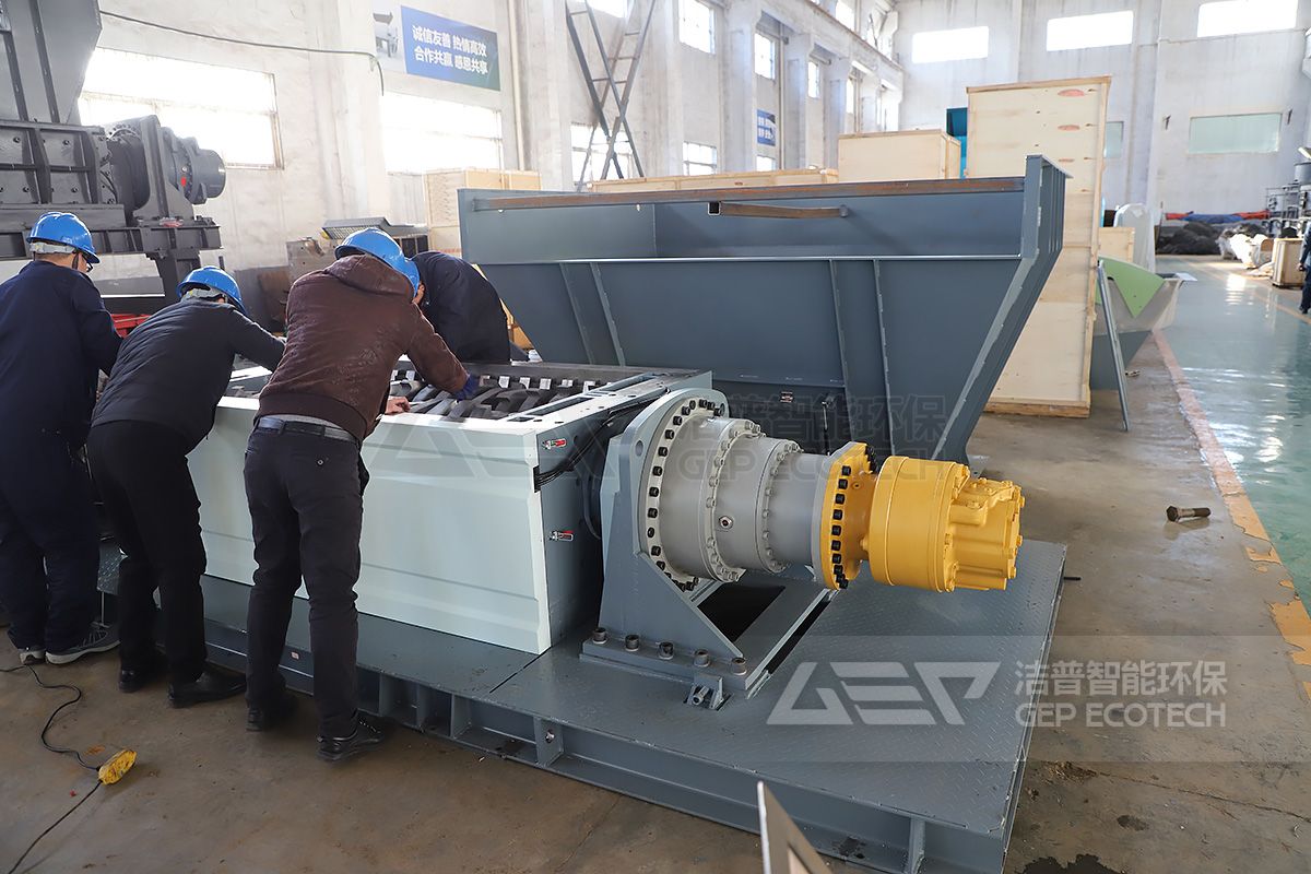 液壓驅(qū)動(dòng)剪切式破碎機(jī)