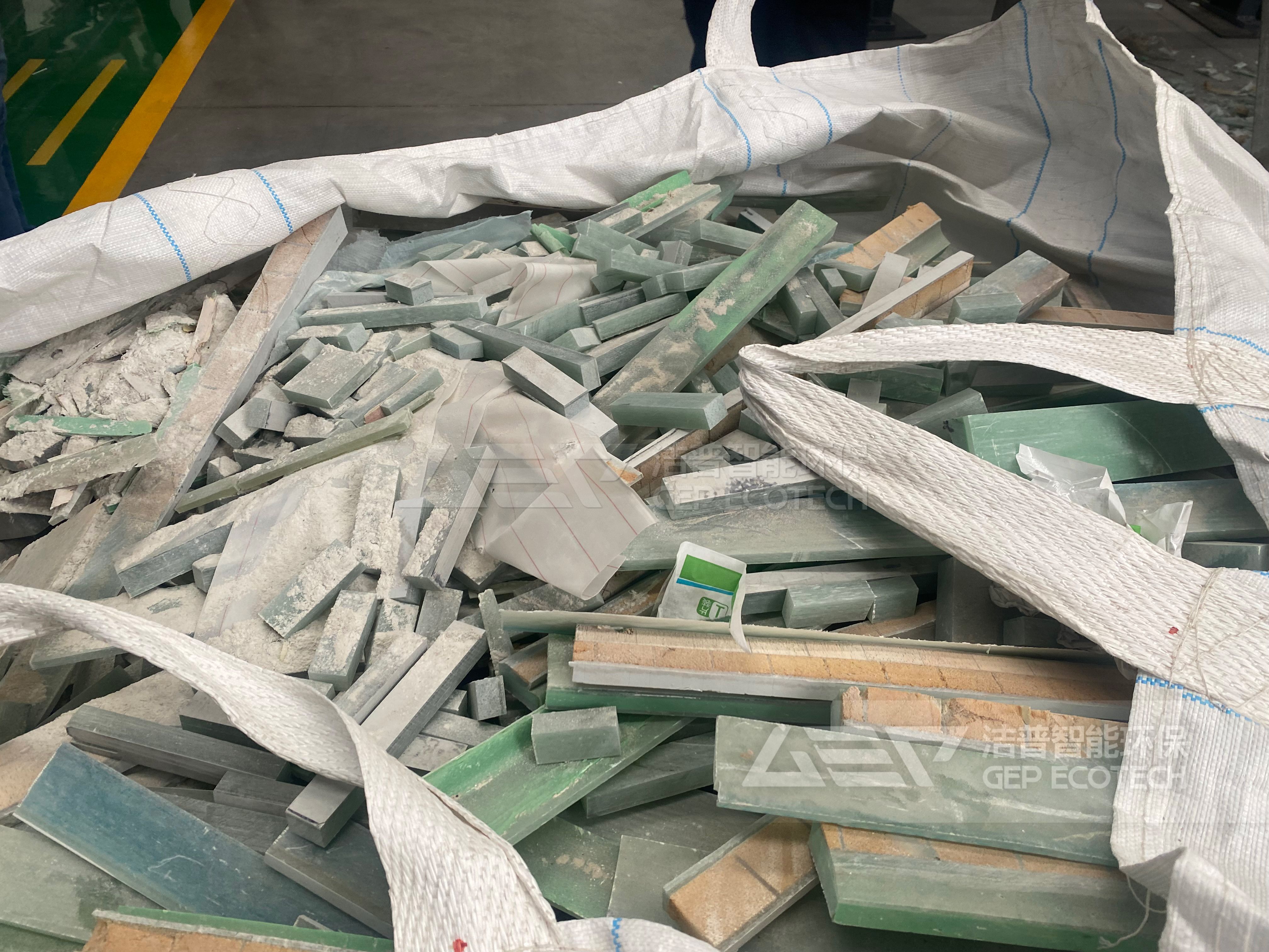 風(fēng)機(jī)葉片破碎前原料