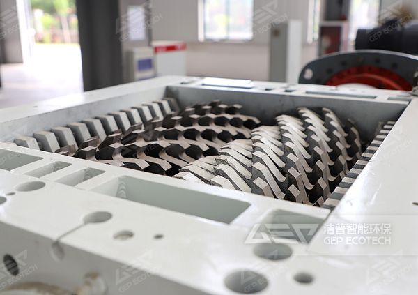 雙軸撕碎機(jī)特寫圖