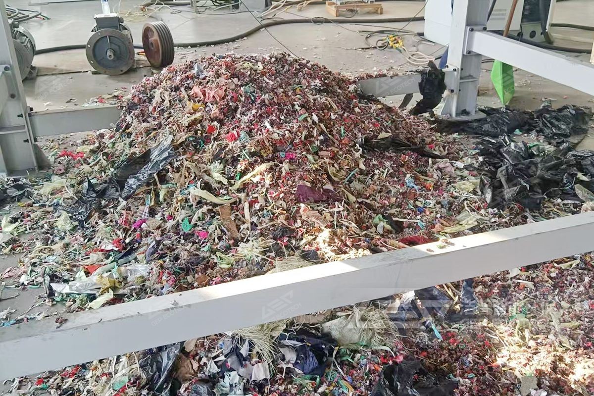 工業(yè)破袋機(jī)出料展示