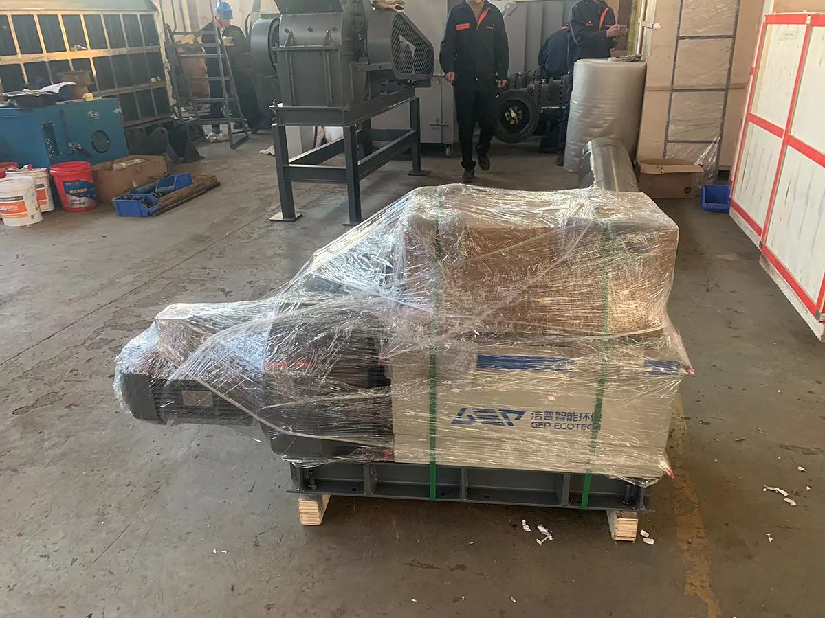 準(zhǔn)備發(fā)貨的鋰電池破碎機(jī)