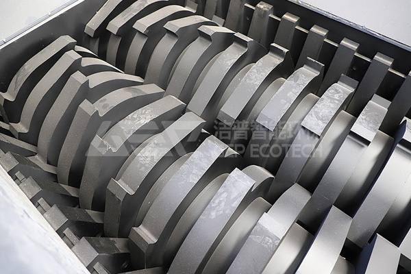 廢舊衣物撕碎機(jī)有哪些優(yōu)勢(shì)？