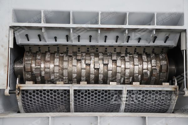 單軸撕碎機(jī)內(nèi)部特寫