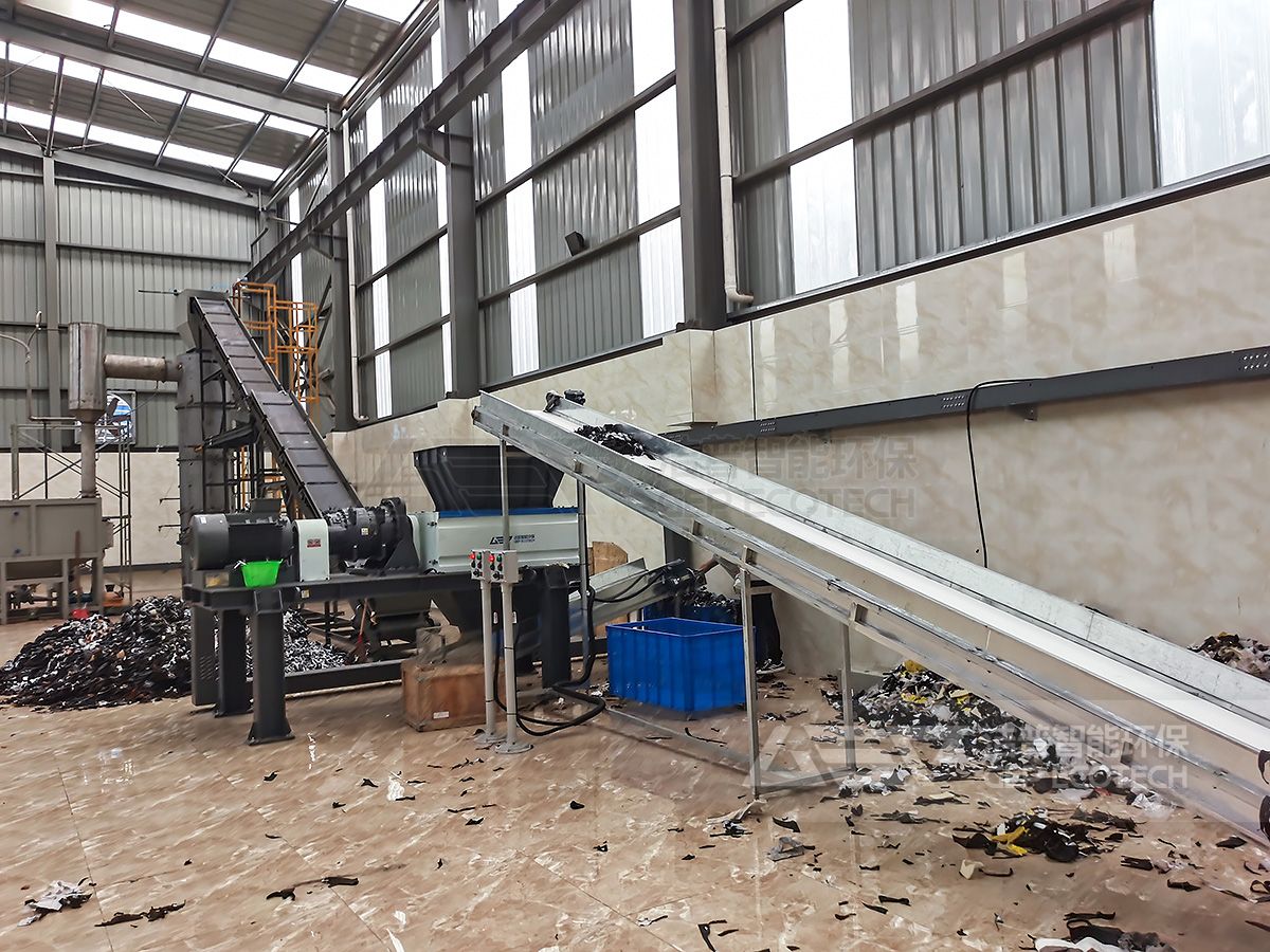 皮革邊角料現(xiàn)場(chǎng)