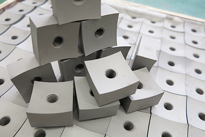 小塊方形刀粒結構