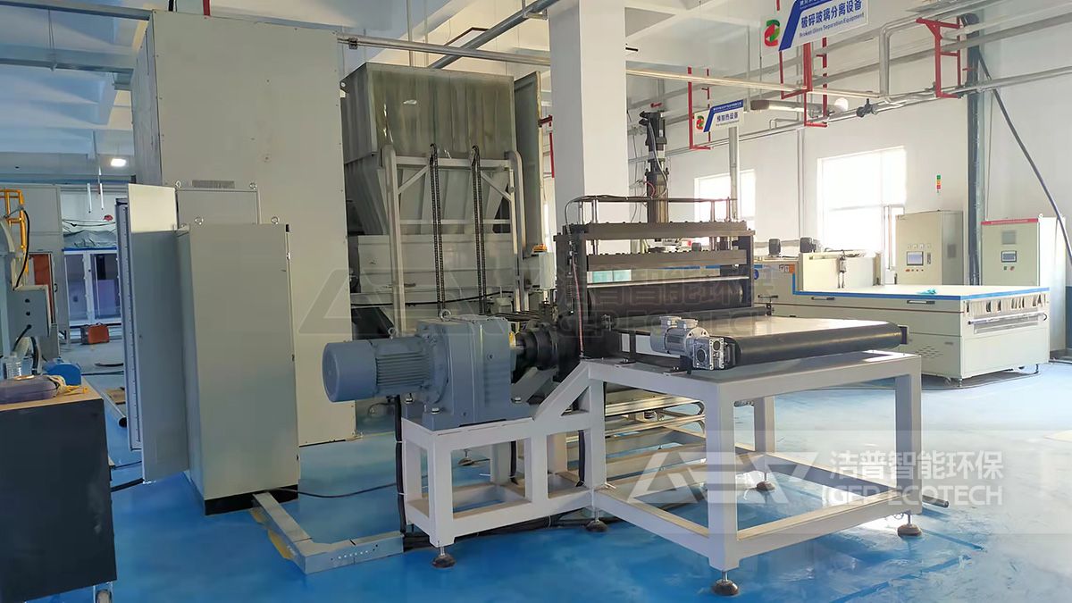 光伏回收現(xiàn)場