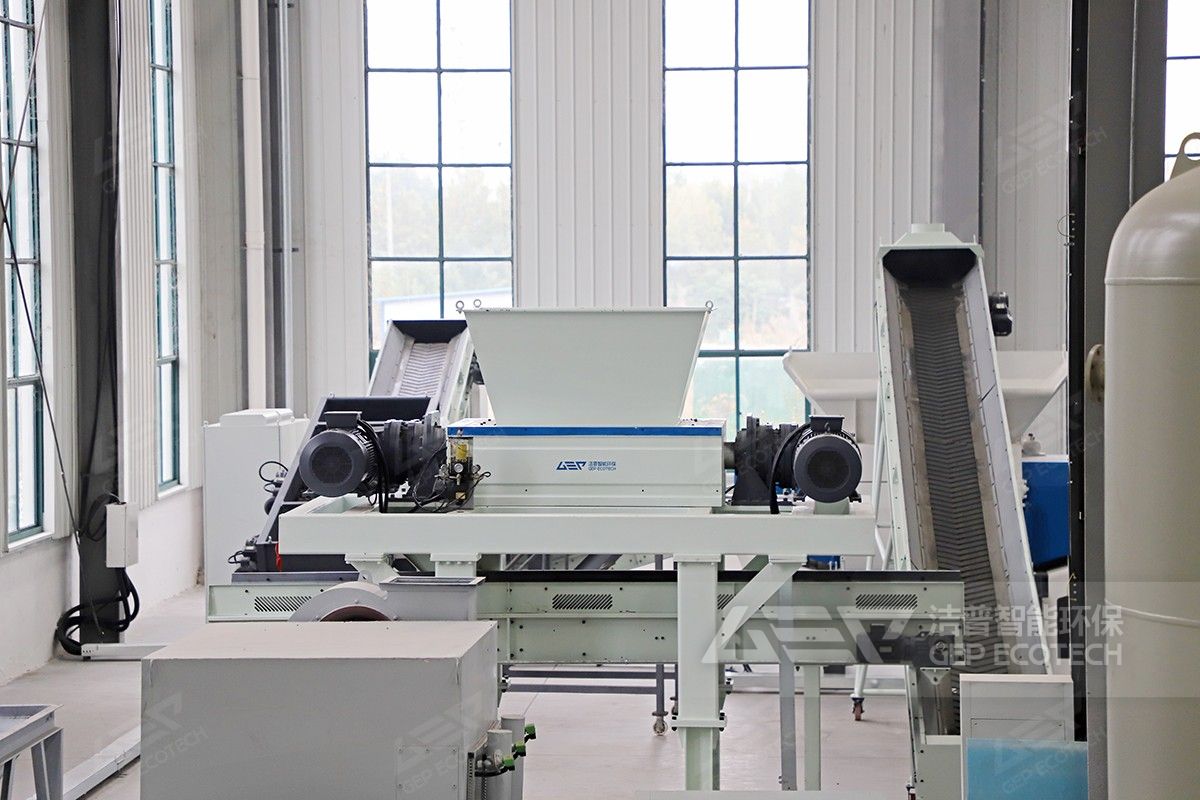 廢舊輪胎撕碎機